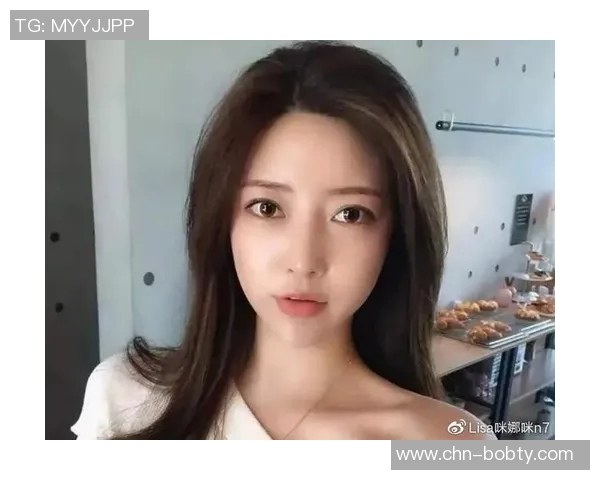 韩国足球明星与主播女友的甜蜜爱情故事揭示了他们的生活与事业交织的精彩瞬间